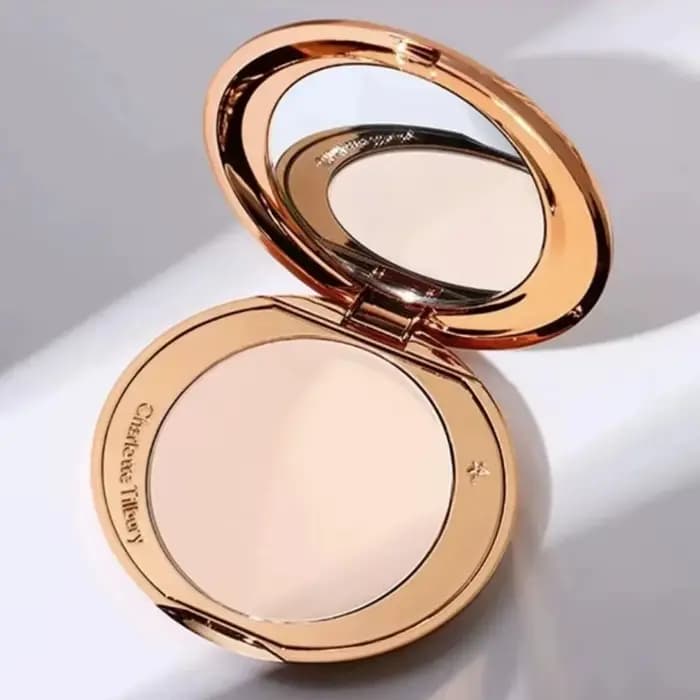Charlotte Tilbury Rouge à lèvres, Fond de teint liquide, Enlumineur, Poudre compacte, Fard à joues, 