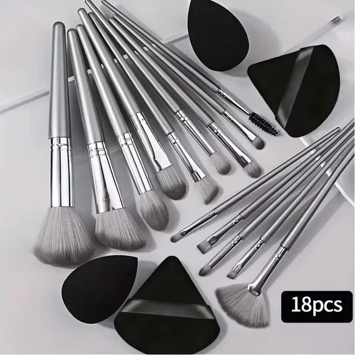 Ensemble de pinceaux de maquillage professionnels argentés de 14 pièces |   Comprend 2 bouffées en v