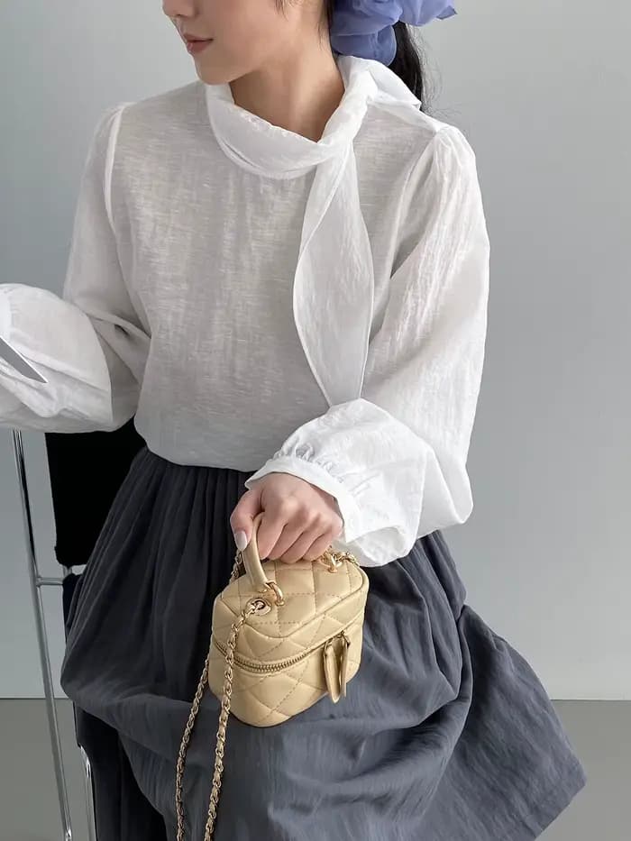 Chemisier texturé 2026 pour femme, design élégant, style professionnel, coupe fine