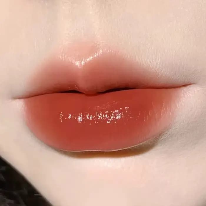 Laque à lèvres HERORANGE Crystal Gloss : hydratation longue durée, formule non collante avec une bri