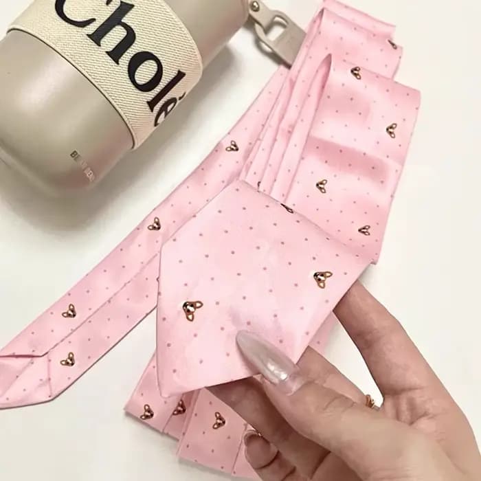 Cravate rétro à rayures rouge vin pour femmes, écharpe attachée à la main, accessoire de cou, appari
