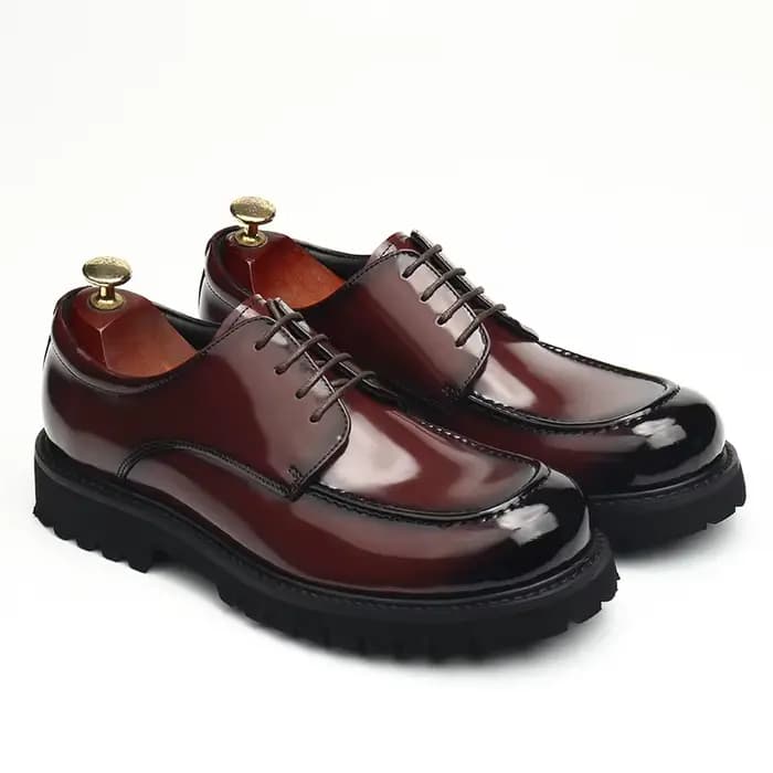 Chaussures en cuir pour hommes, nouveau style, artisanat perlé, surface brillante, première couche de cuir, faites à la main, vêtements de mariage haut de gamme, à la mode