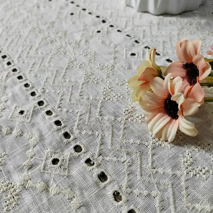 Tissu brodé en lin ajouré pour vêtements, rideau de robe, fabrication de matériel de couture en tissu fait à la main