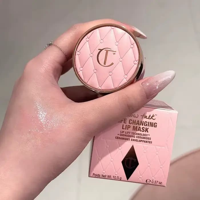 Charlotte Tilbury oreiller parler nouveau masque à lèvres tons rose saveur de fraise réduction des rides Texture de crème glacée hydratante Non grasse