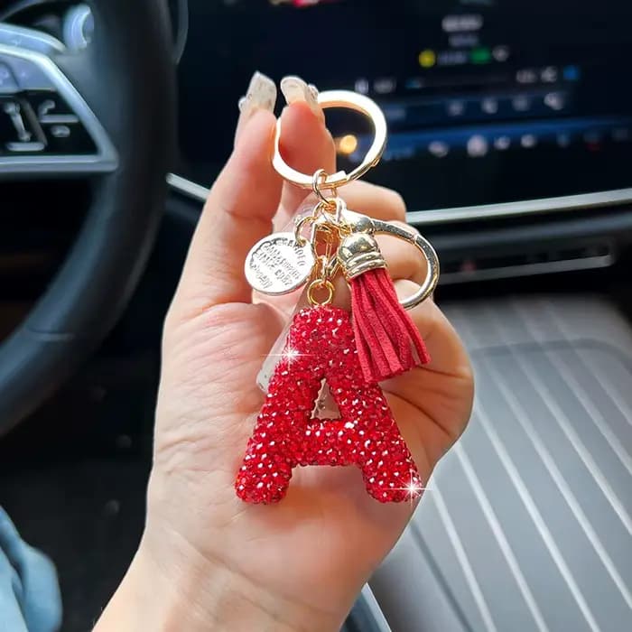 Porte-clés de voiture avec lettre anglaise rouge, délicat avec sac à diamants, pendentif, accessoire de porte-clés à pompon tendance