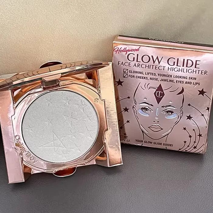Le crayon à lèvres Charlotte Tilbury est lisse et offre une forte couvrance