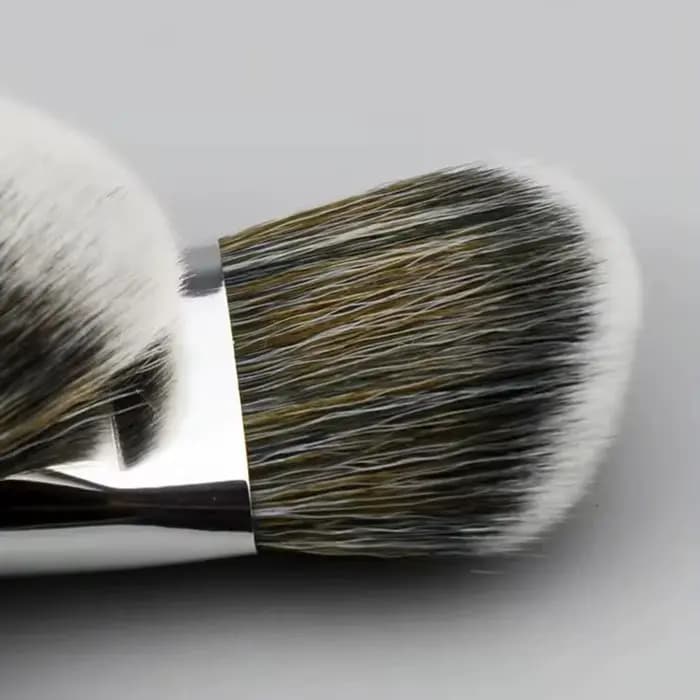 Pinceau de maquillage professionnel Sephora n°47 à angle biseauté pour fond de teint liquide