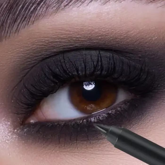 Crayon Eyeliner bleu mat, imperméable, pigment coloré durable, noir, blanc, jaune, stylo pour les yeux, ne fleurit pas, maquillage, cosmétiques