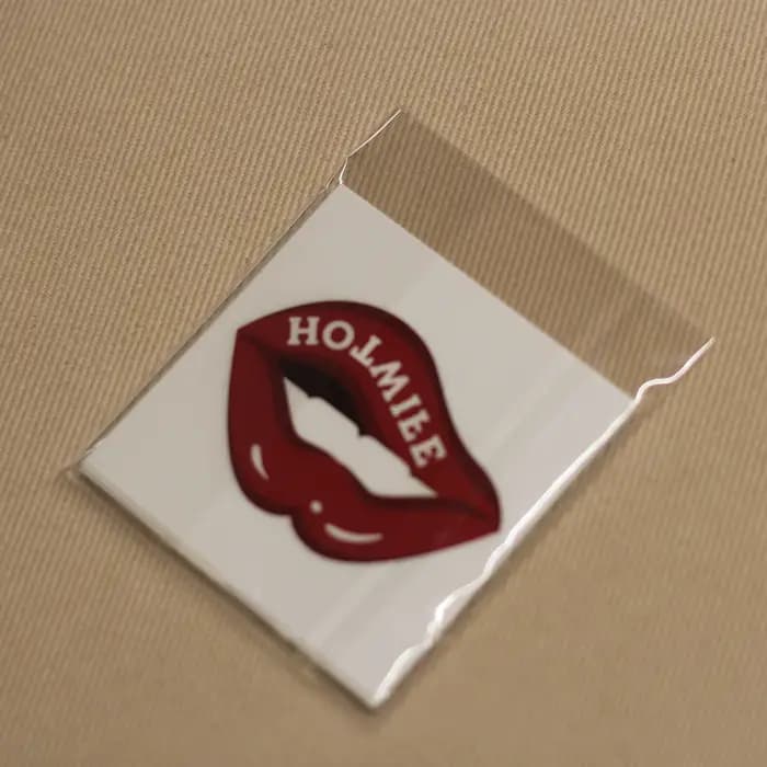 Tatouages temporaires pour lèvres Hotwife