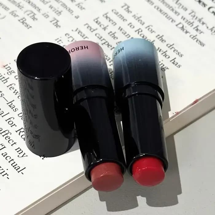 Miroir lèvres repulpantes hydratant rouge