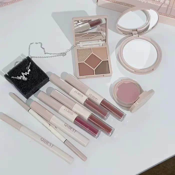 Coffret cadeau de maquillage avec nœud papillon