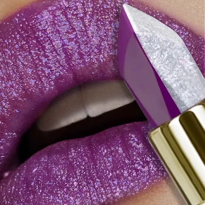 Rouge à lèvres bicolore à paillettes violettes