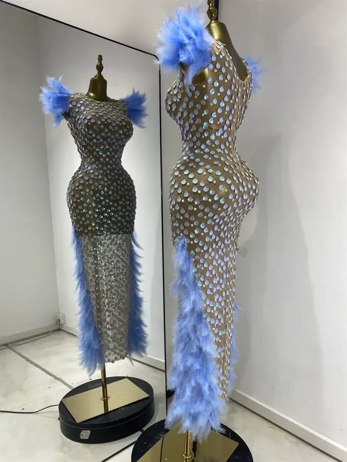 Robe de soirée transparente de luxe pour femme, bleue, avec plumes, paillettes, coquillages, sequins et perles, idéale pour les défilés et les séances photo