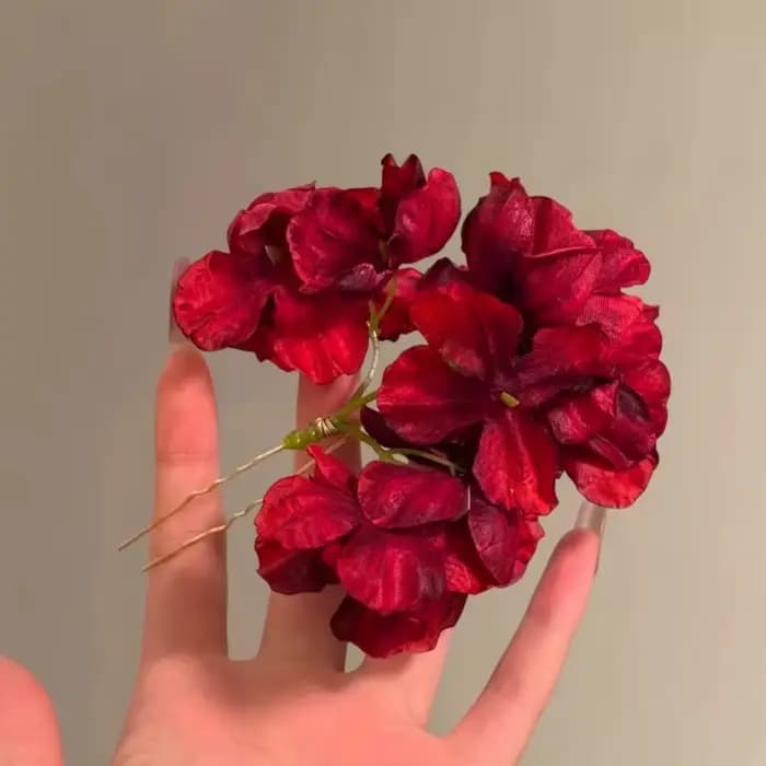 Épingles à cheveux en forme de fleur rouge pour femmes, barrettes florales artificielles élégantes de couleur bordeaux, accessoire romantique pour cheveux, pour mariage, 2 pièces