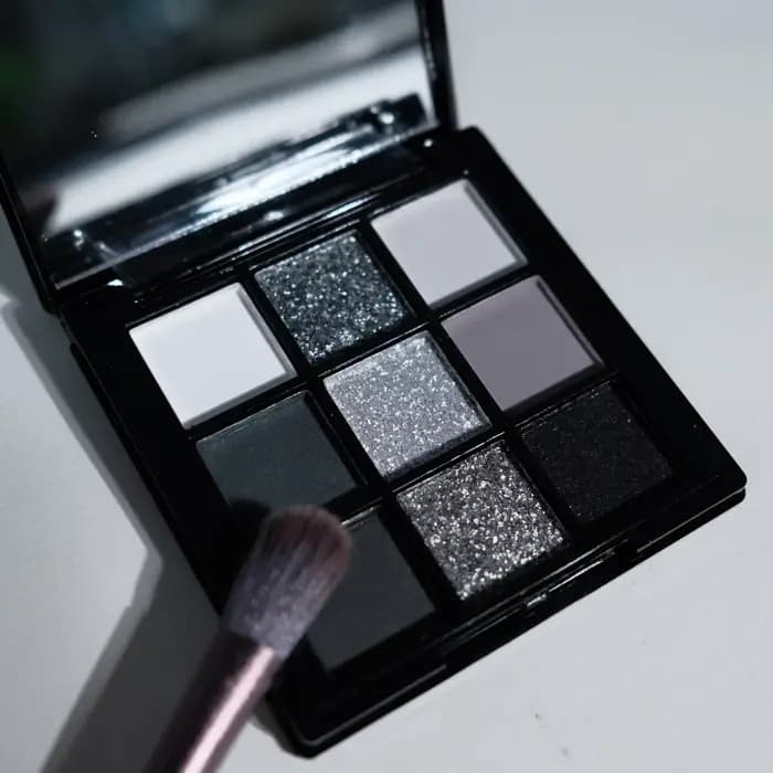 Palette de fards à paupières à 9 ombres : Black Swan