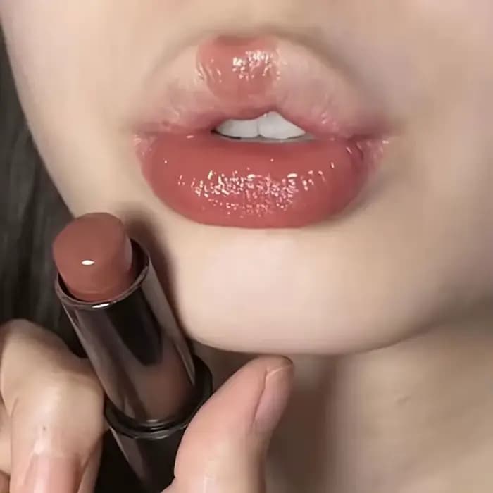 Rouge à lèvres rouge marron