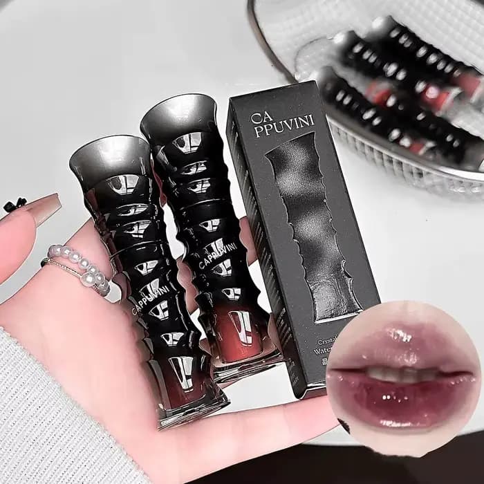Gloss à lèvres rouge foncé style punk