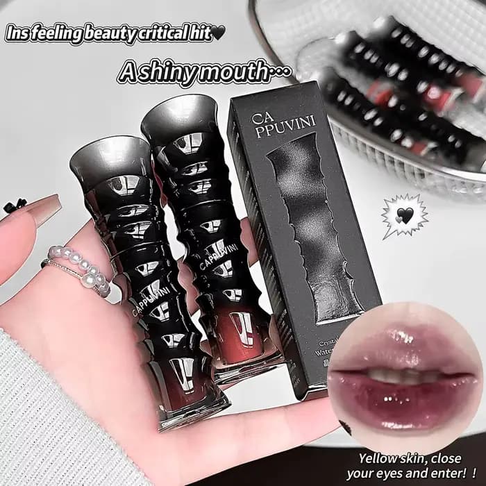 Gloss à lèvres rouge foncé style punk