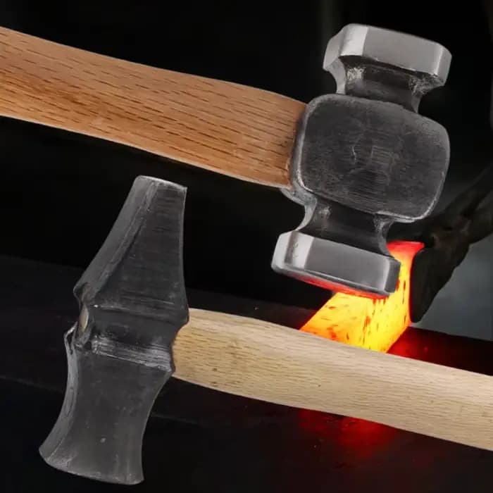 Marteau en fer, forgeage de forgeron, manche en bois domestique, outils de forgeage manuel, manche en bois, marteau en acier, marteau en tôle