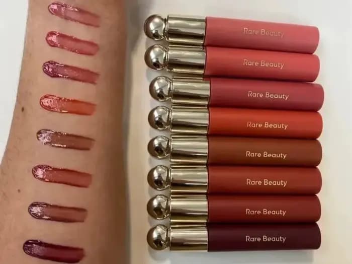 Rare Beauty Nouveau Gloss à Lèvres Liquide Lissant Hydratant Longue Durée Naturel Brillant Léger Réparateur Nourrissant