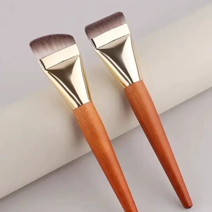 Pinceau fond de teint avec manche en bois