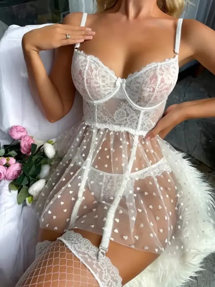 Robe de lingerie sexy transparente en dentelle blanche pour femme, ensemble teddy, babydoll, soutien-gorge, string et porte-jarretelles