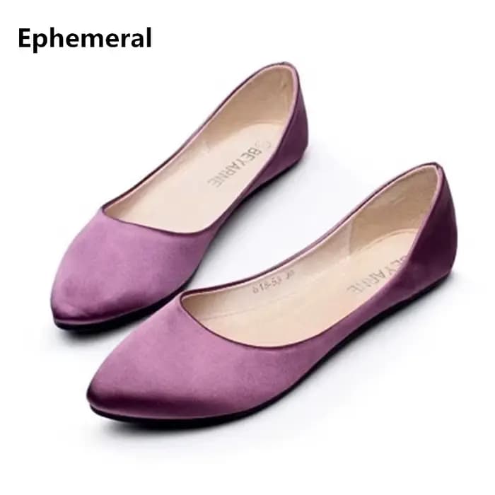 Chaussures en Satin de soie pour femmes, rétro rouge, grande taille 3-48, mode, nouveaux Styles, bout pointu, chaussures plates décontractées, danse douce, Kvoll