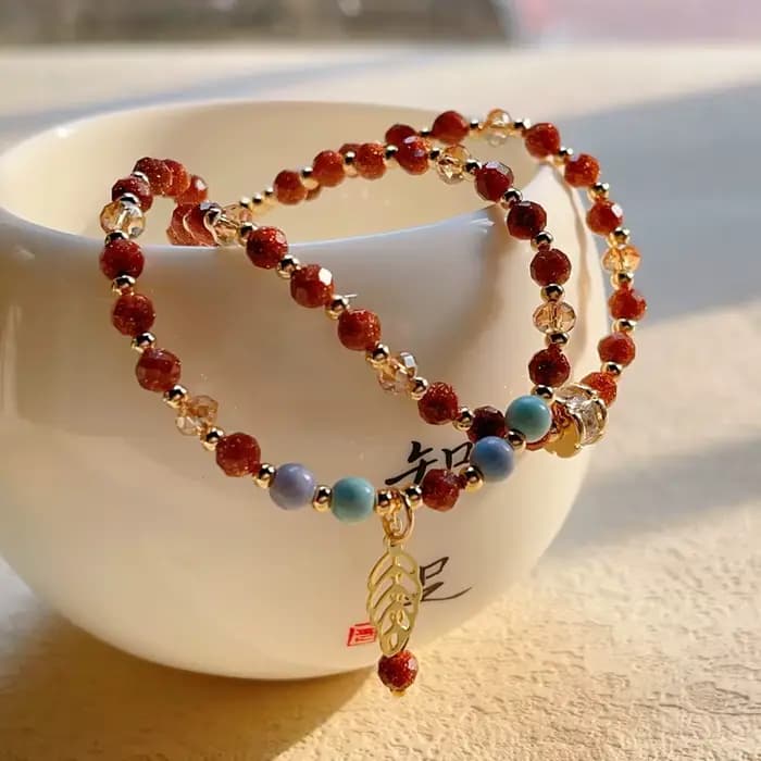 Bracelet à double boucle en pierre de grès rouge doré, pierre arc-en-ciel ultra-fine à facettes, bijou rouge étincelant, porte-bonheur pour elle