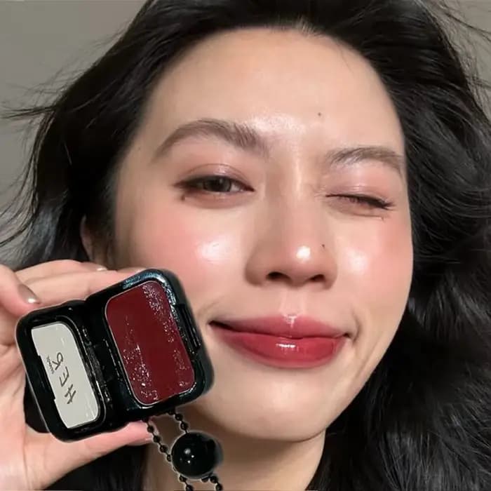 Crème de blush effet brillant naturellement rosé
