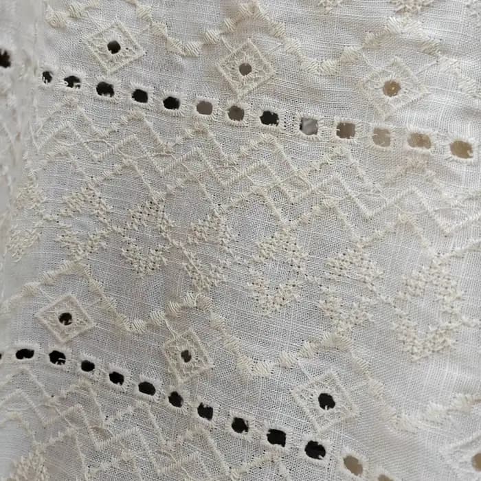 Tissu brodé en lin ajouré pour vêtements, rideau de robe, fabrication de matériel de couture en tiss