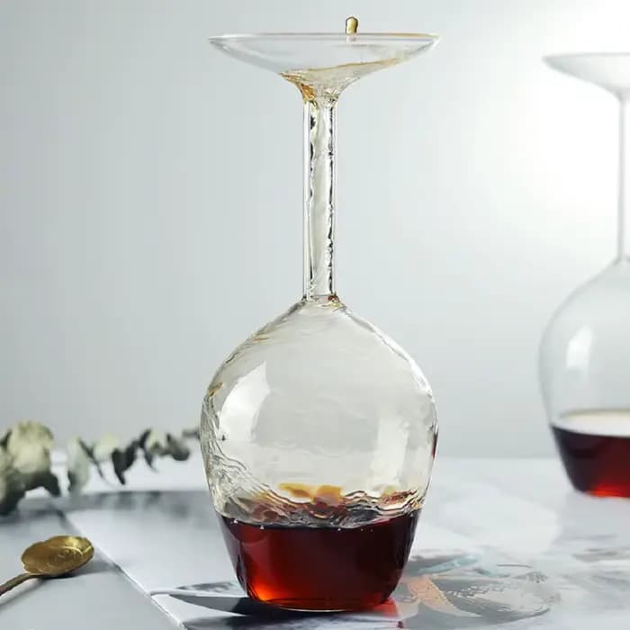 Verre à vin créatif à l'envers, tasse à vin rouge à longue tige de 400ML avec un Design inversé amusant, cadeau de noël Unique pour les amateurs de vin