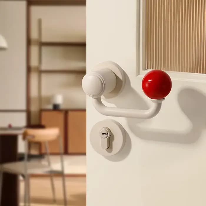 Porte intérieure en bois style crème, serrure à poignée fendue magnétique/silencieuse couleur Dopamine pour usage domestique