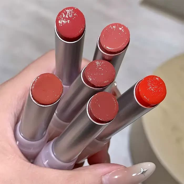Plat fleuri langue brillant à lèvres miroir vernis