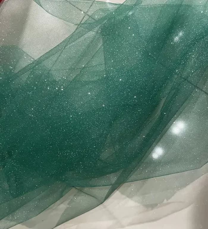 Tissu de robe de mariée en tulle, paillettes fines violettes, cristal brillant moyen dur, maille transparente, disposition de fond, champagne