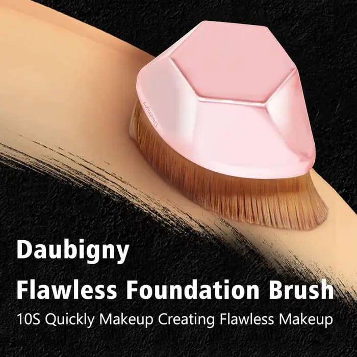 Pinceau de maquillage pour fond de teint liquide et crème BB