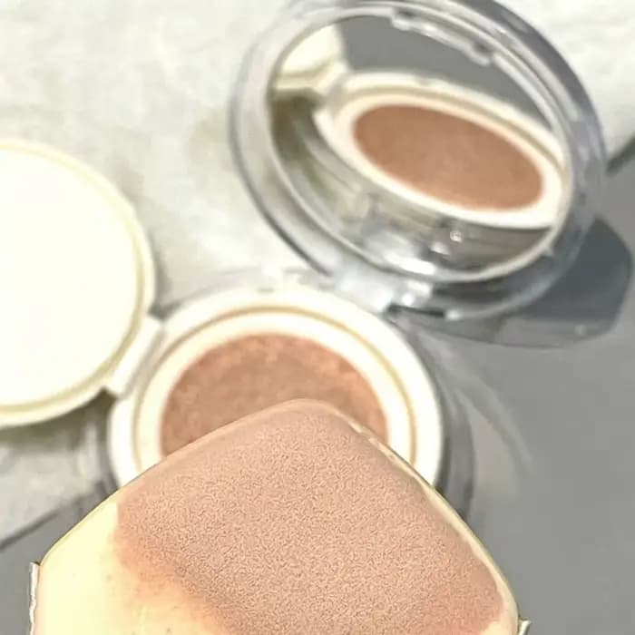 Yoyo Candy Soft Glow Nude Cushion Foundation Texture fine
