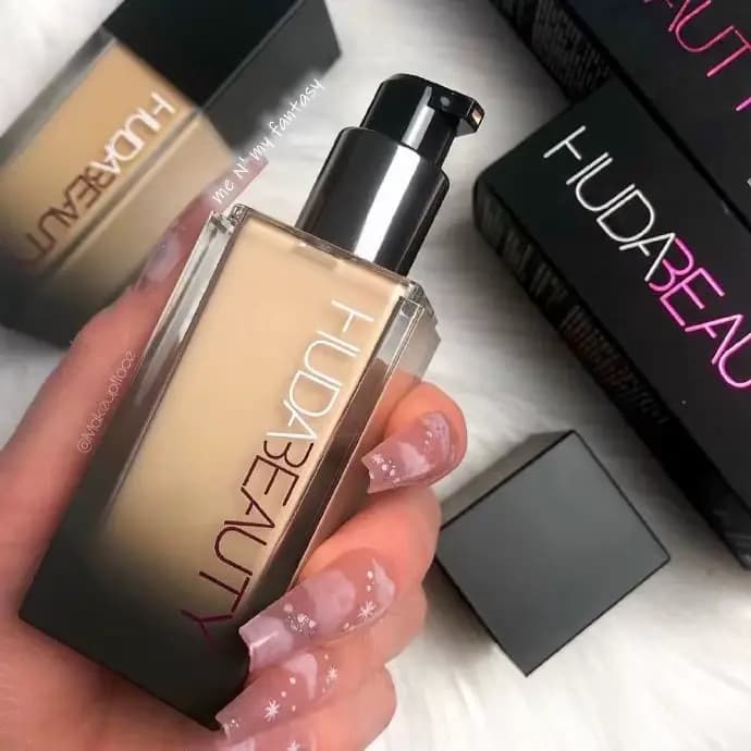 Huda Beauty – fond de teint liquide impeccable