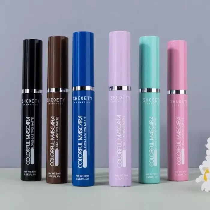 Mascara cils rouge marron maquillage de scène de noël
