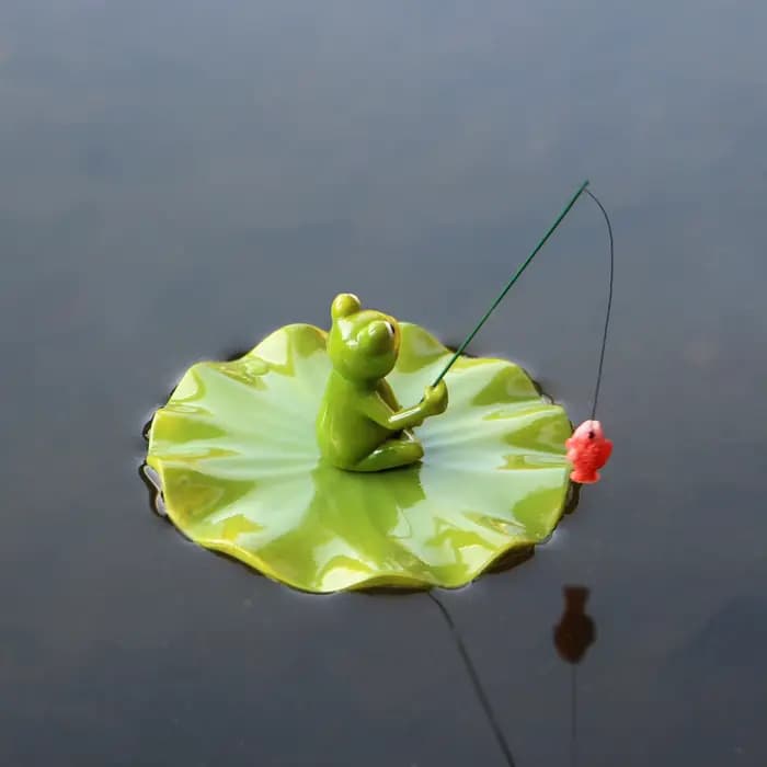 Statue de grenouille flottante, design pêche, décoration de bassin, étanche, mignonne, réaliste, figurine de jardin, ornement pour aquarium, patio, piscine, cour arrière