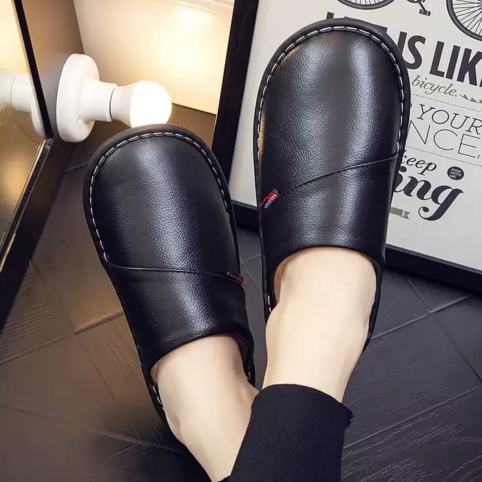 Chaussons en cuir rouge vin pour femmes, toboggans en fourrure d'intérieur, chaussures de sol unisexes simples pour dames, chaussures plates pour la maison et la famille, mode hivernale