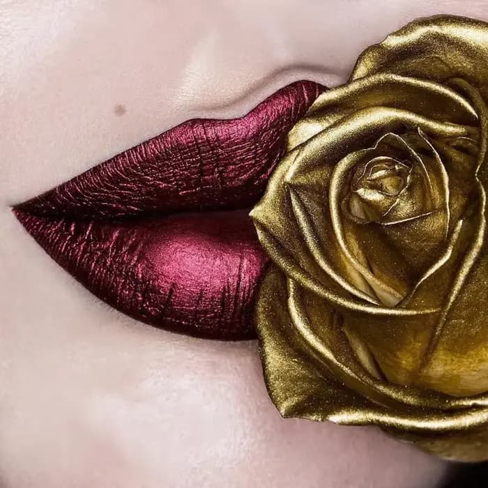 Rouge à lèvres liquide à paillettes métalliques