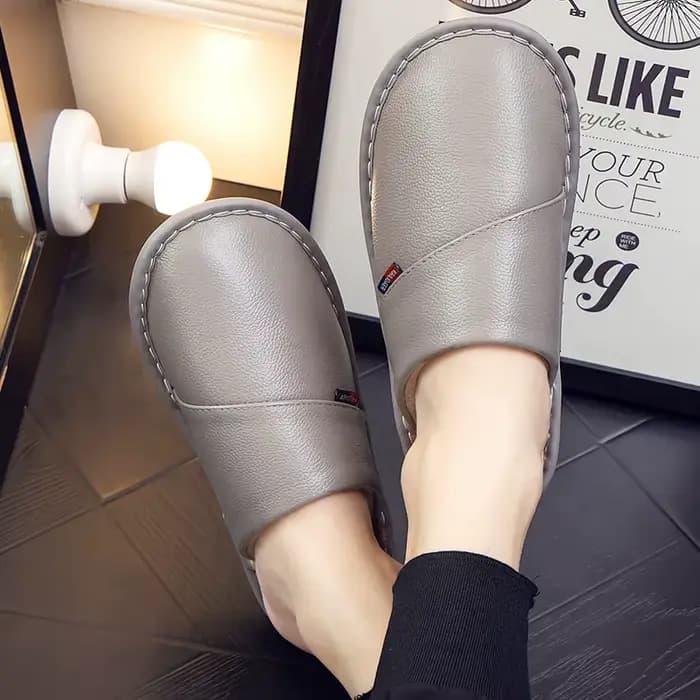 Chaussons en cuir rouge vin pour femmes, toboggans en fourrure d'intérieur, chaussures de sol unisexes simples pour dames, chaussures plates pour la maison et la famille, mode hivernale