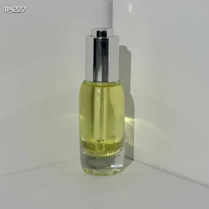 La Lotion Traitante 150ml, l'émulsion infusante 125ml, l'outil de maquillage