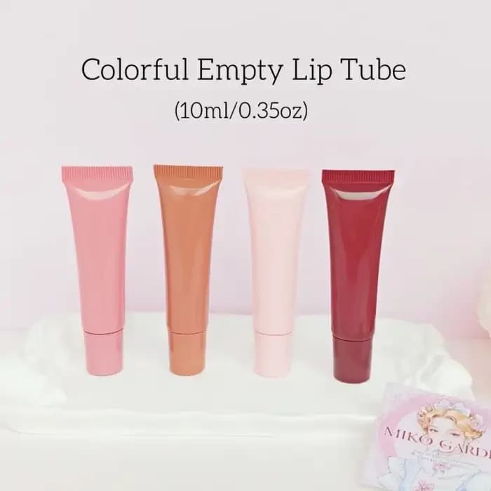 Tube de brillant à lèvres coloré à couvercle plat