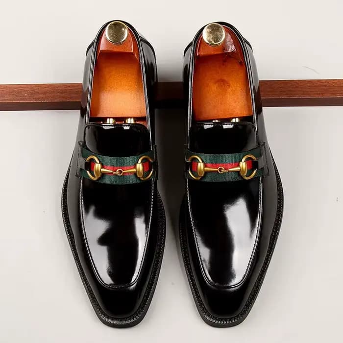 Nouvelle peau de vache de mode en cuir de couleur brillante, chaussures habillées, basses, bon costume de partenaire, peau de vache de première couche, travail, chaussures de mariage, w