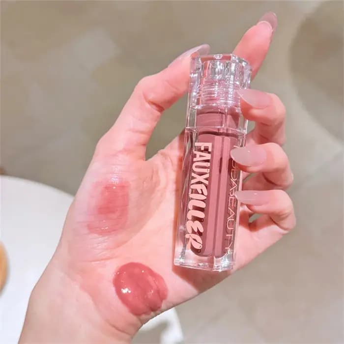 Huda Beauty Faux remplissage brillant Non collant