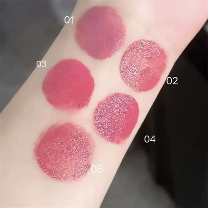 Rose légèrement ivre en conserve boue à lèvres brume rouge