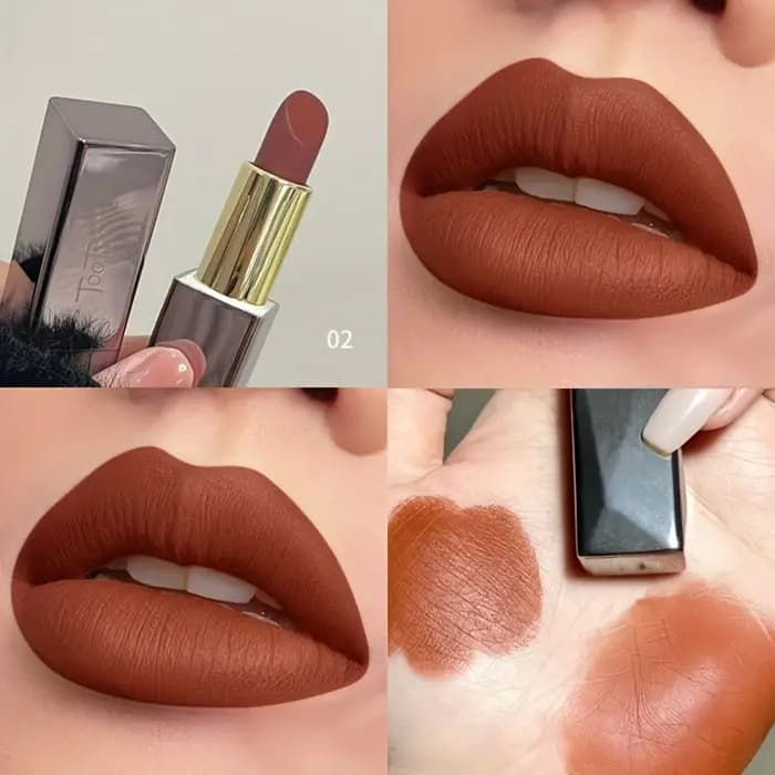 Disponible en 3 nuances Rouge à lèvres mat Velvet mat Brillant