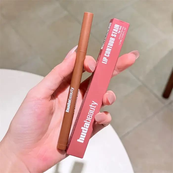 Rouge à Lèvres Hybride Teinté Longue Tenue Effet Mat Facile à Appliquer Marque Bueaty Fashion
