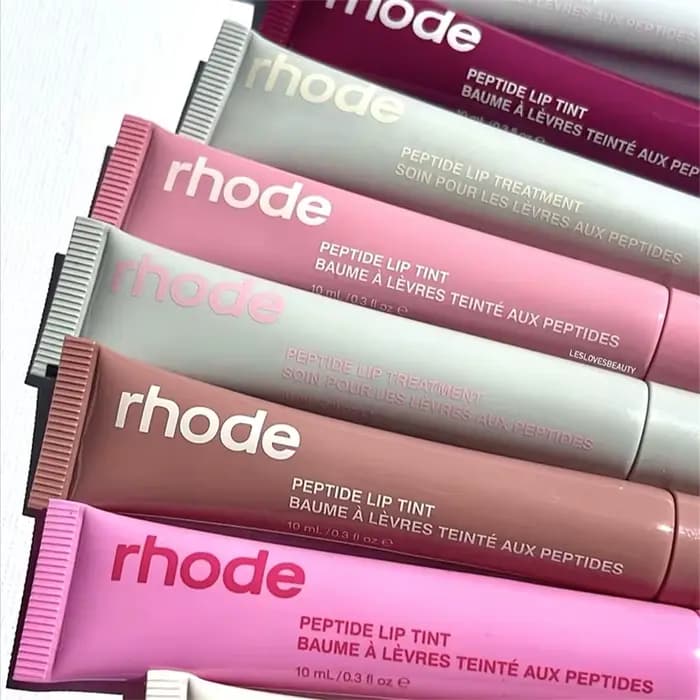 Baume à lèvres hydratant RHODE pour l'été